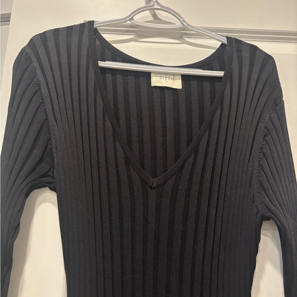 Dissh Ribbed Knit Maxi Dress | Black | Long Sleeve | V-Neck - Picture 6 of 11